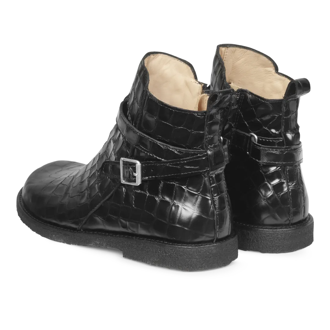 Ancle boot with wide fit