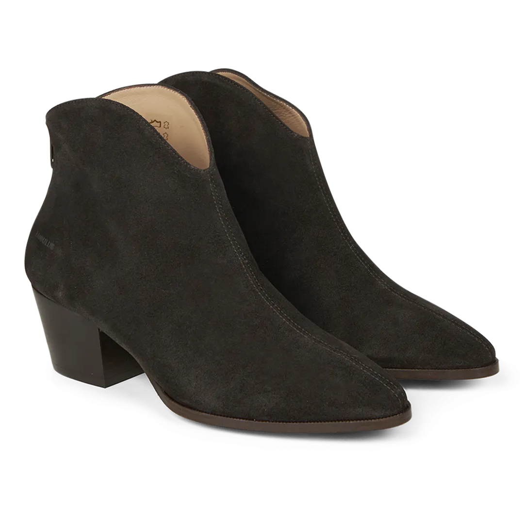 Ankle boot with heel