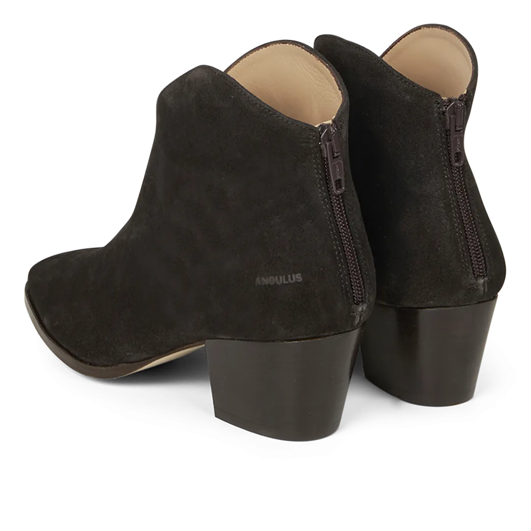 Ankle boot with heel