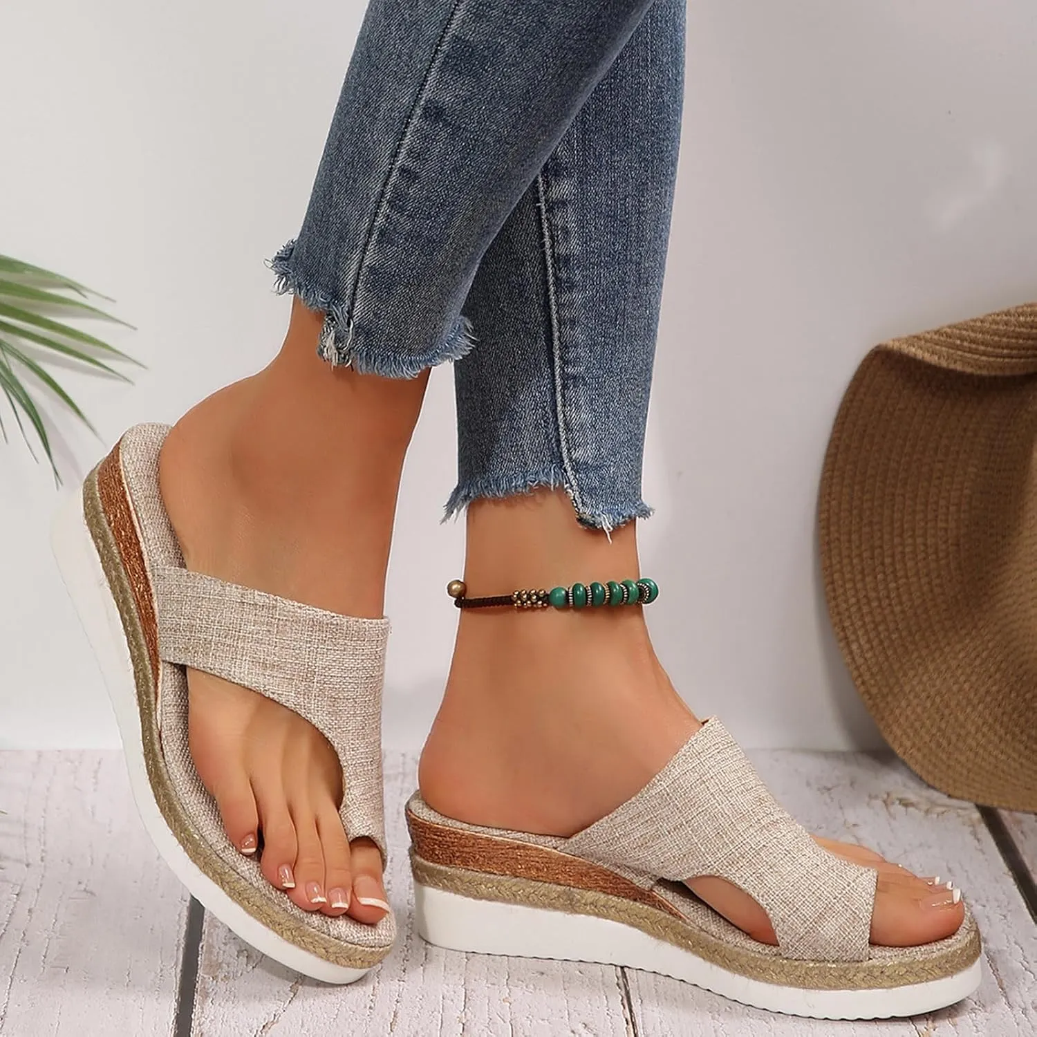 Beach Sandals for Woman Casual Summer Flip Flops Clip Toe Flat Sandal White Platform Hiking Workout Shoes
