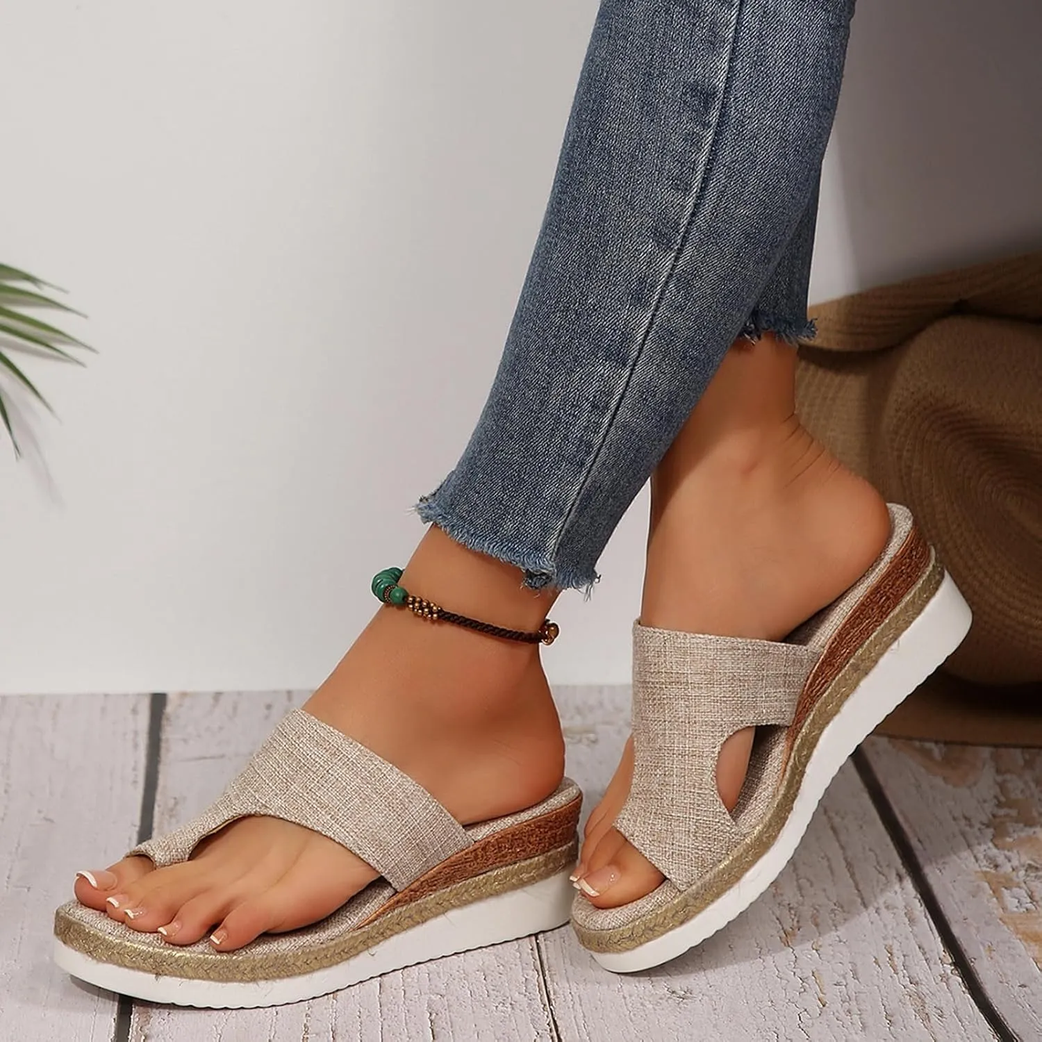Beach Sandals for Woman Casual Summer Flip Flops Clip Toe Flat Sandal White Platform Hiking Workout Shoes