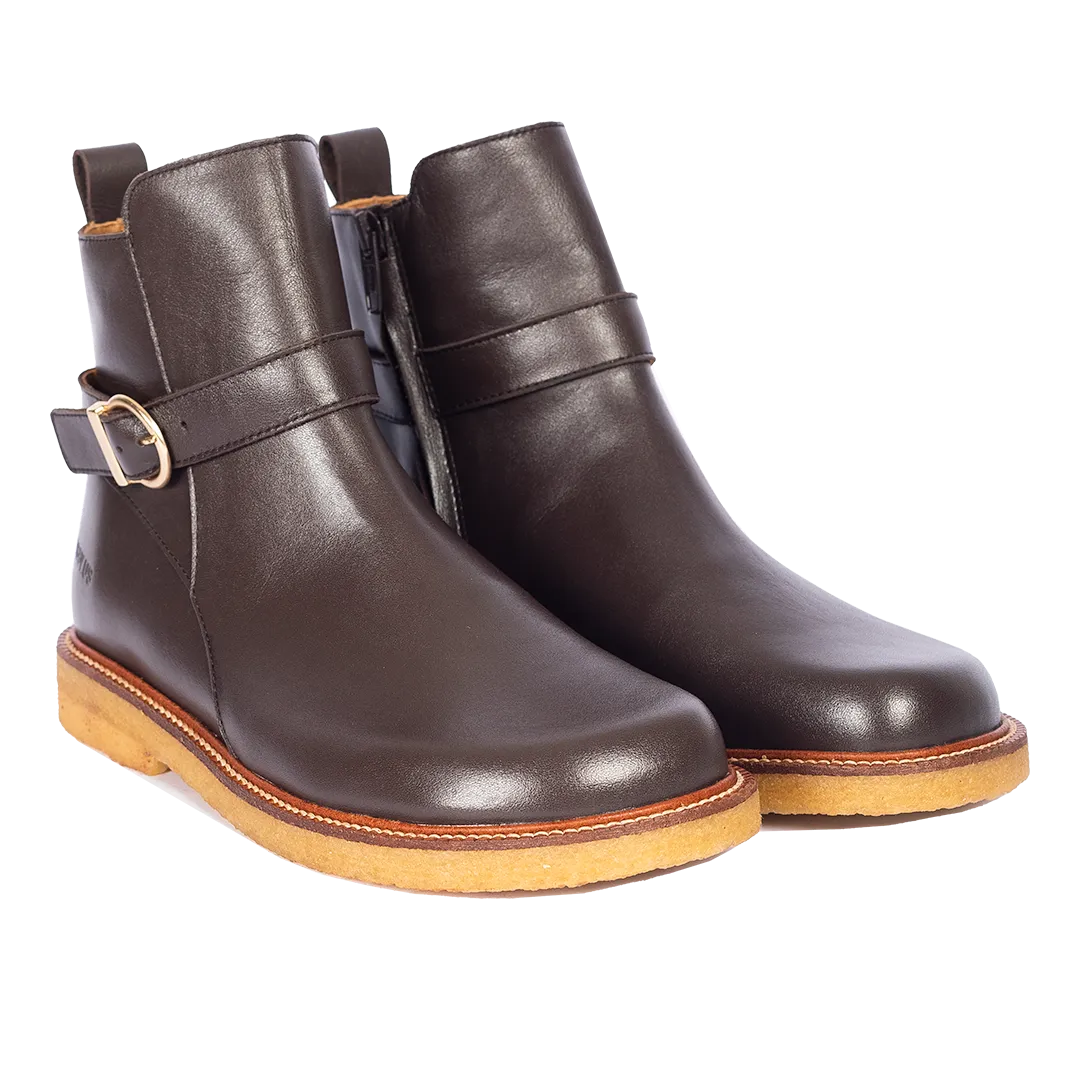 Boot with buckle detail