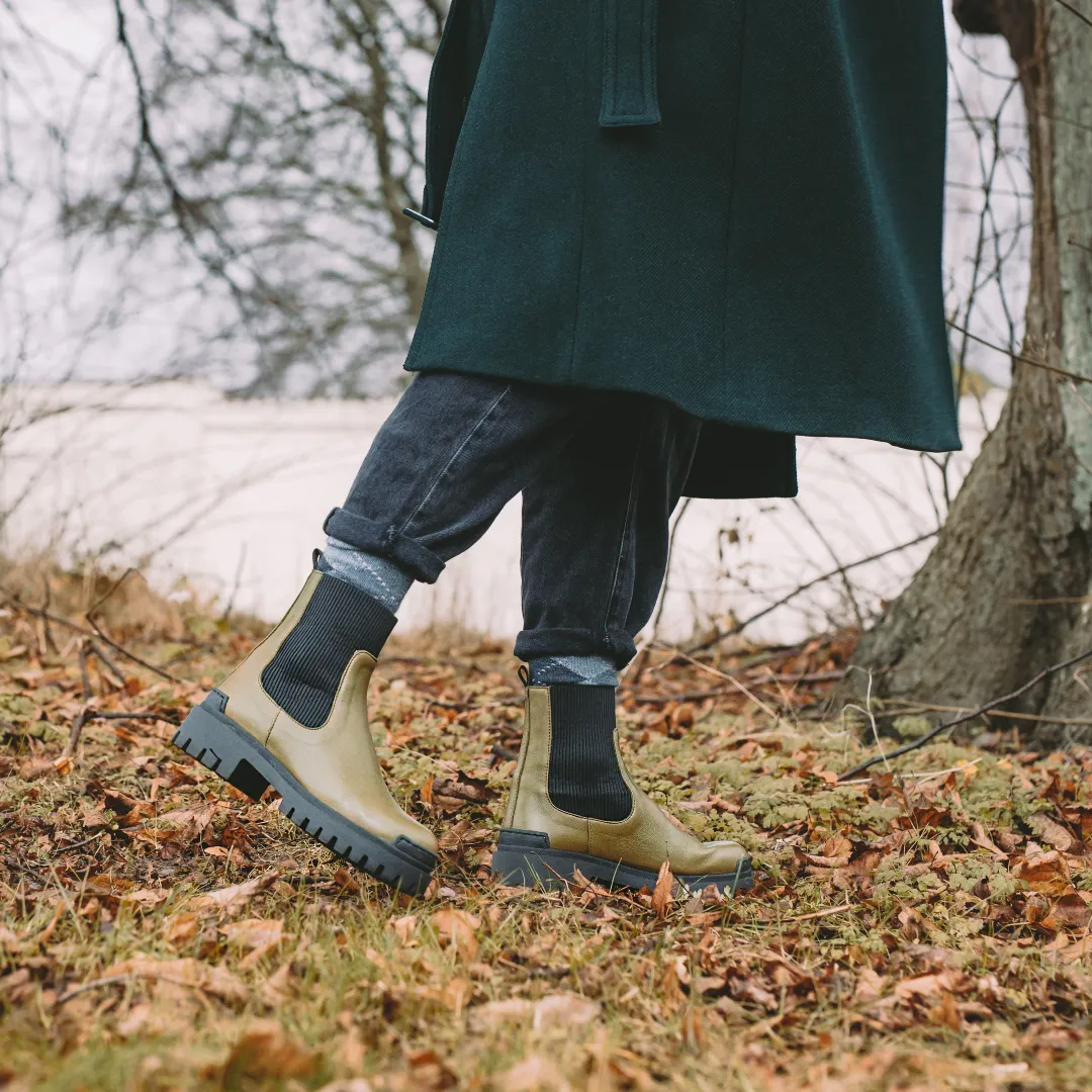 Chelsea boot with elastic