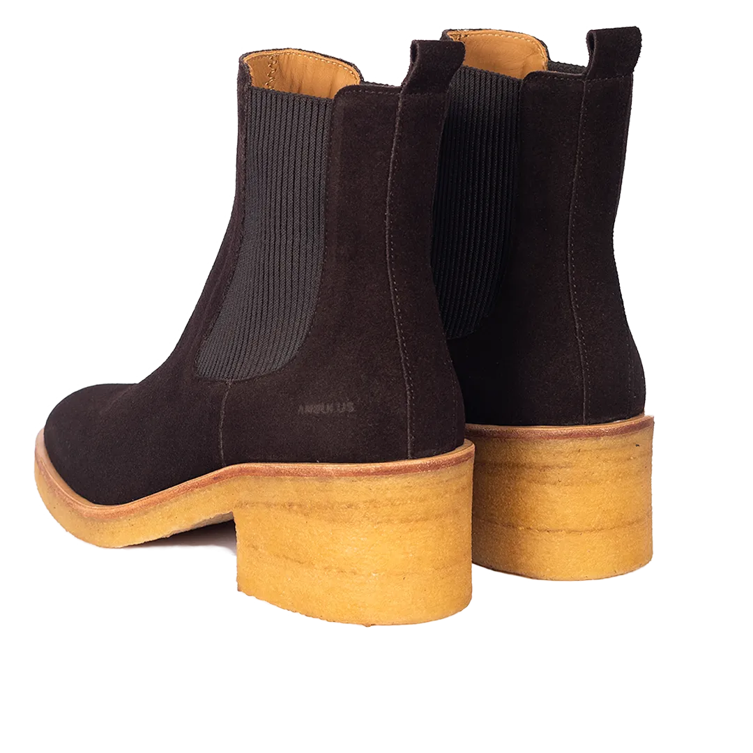 Chelsea boot with elastic