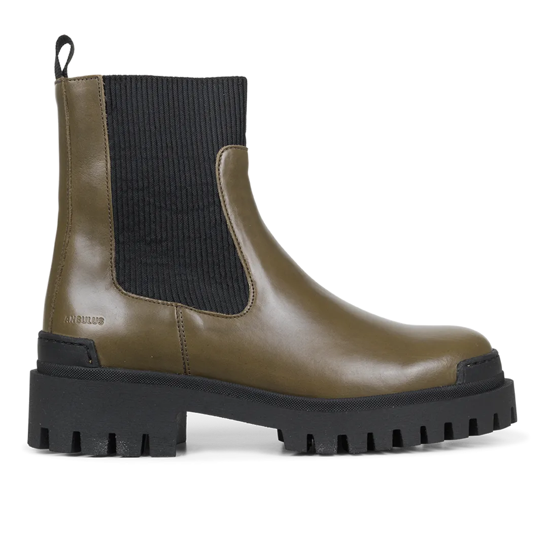 Chelsea boot with elastic