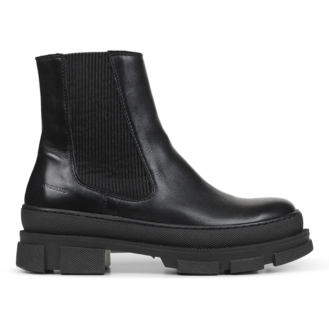 Chelsea boot with wool lining