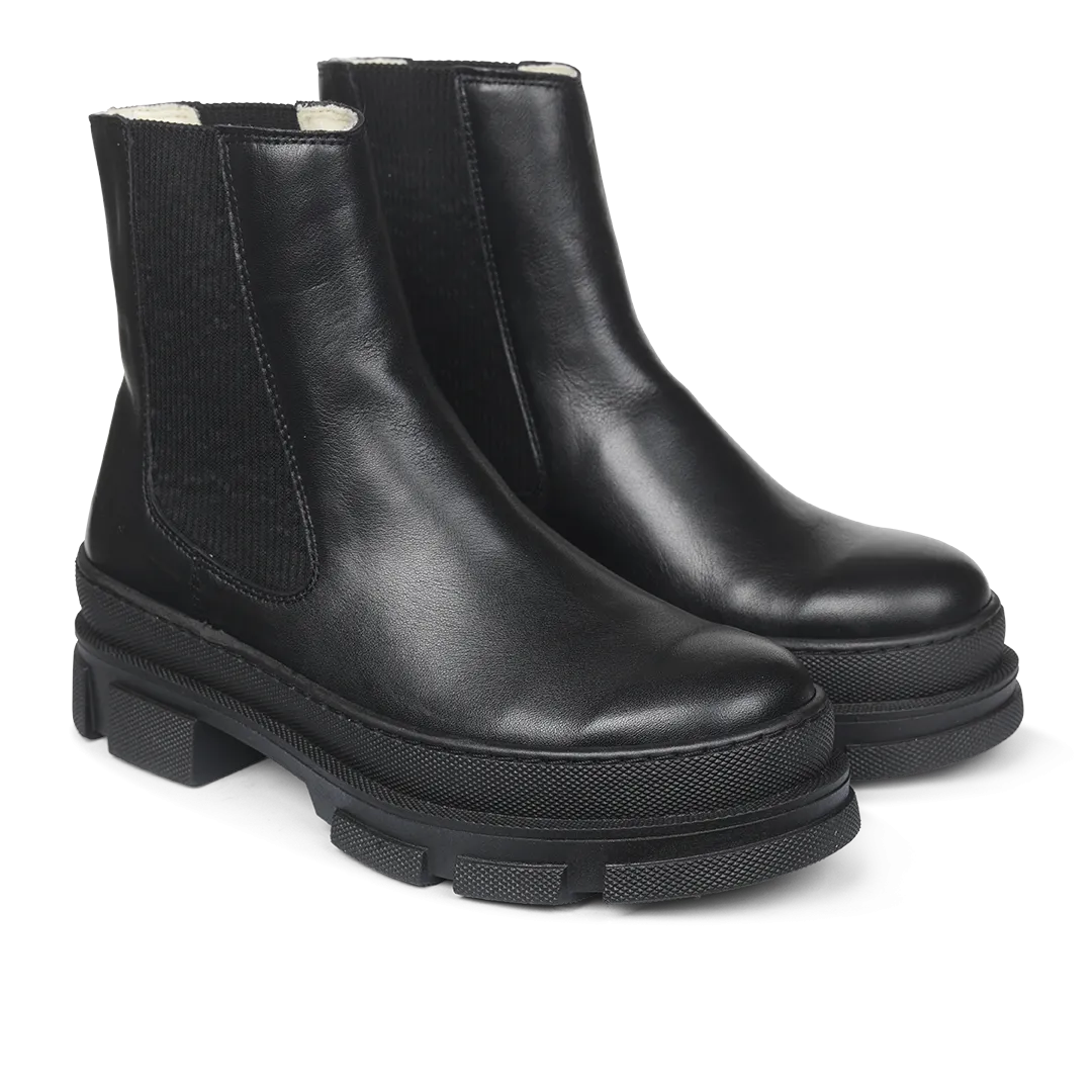 Chelsea boot with wool lining