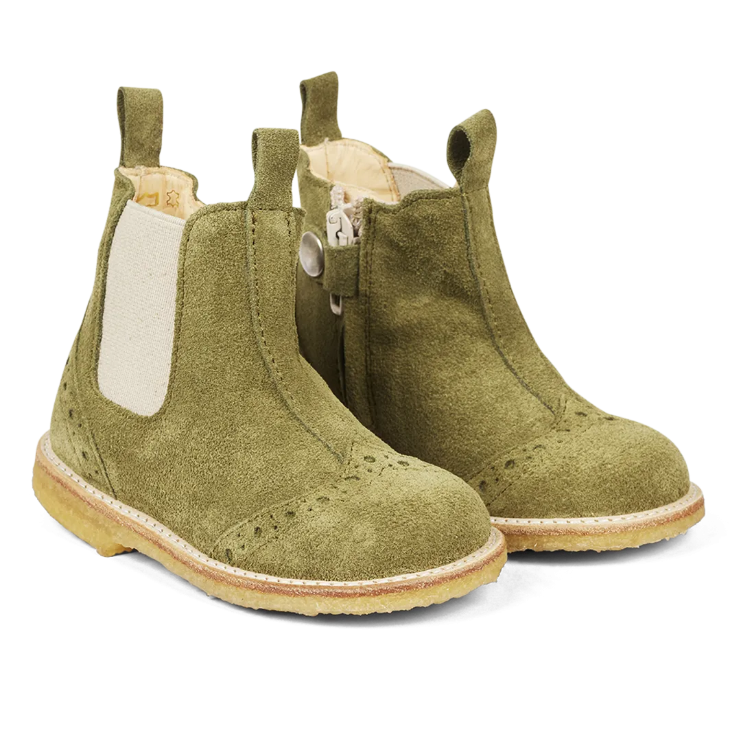 Classic Chelsea boot with brogue pattern