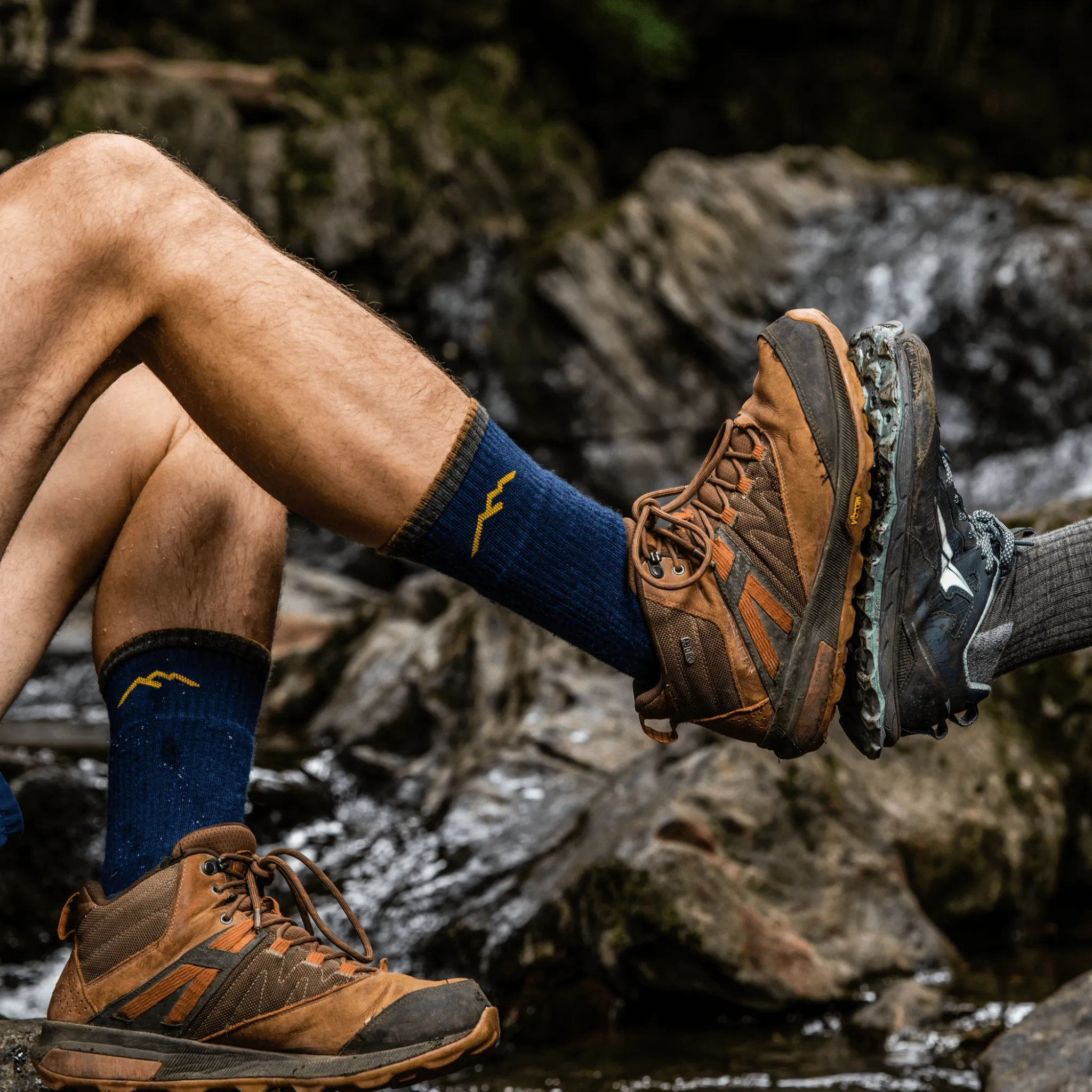 Darn Tough Men's Hiker Boot Midweight with Full Cushion Socks - Eclipse