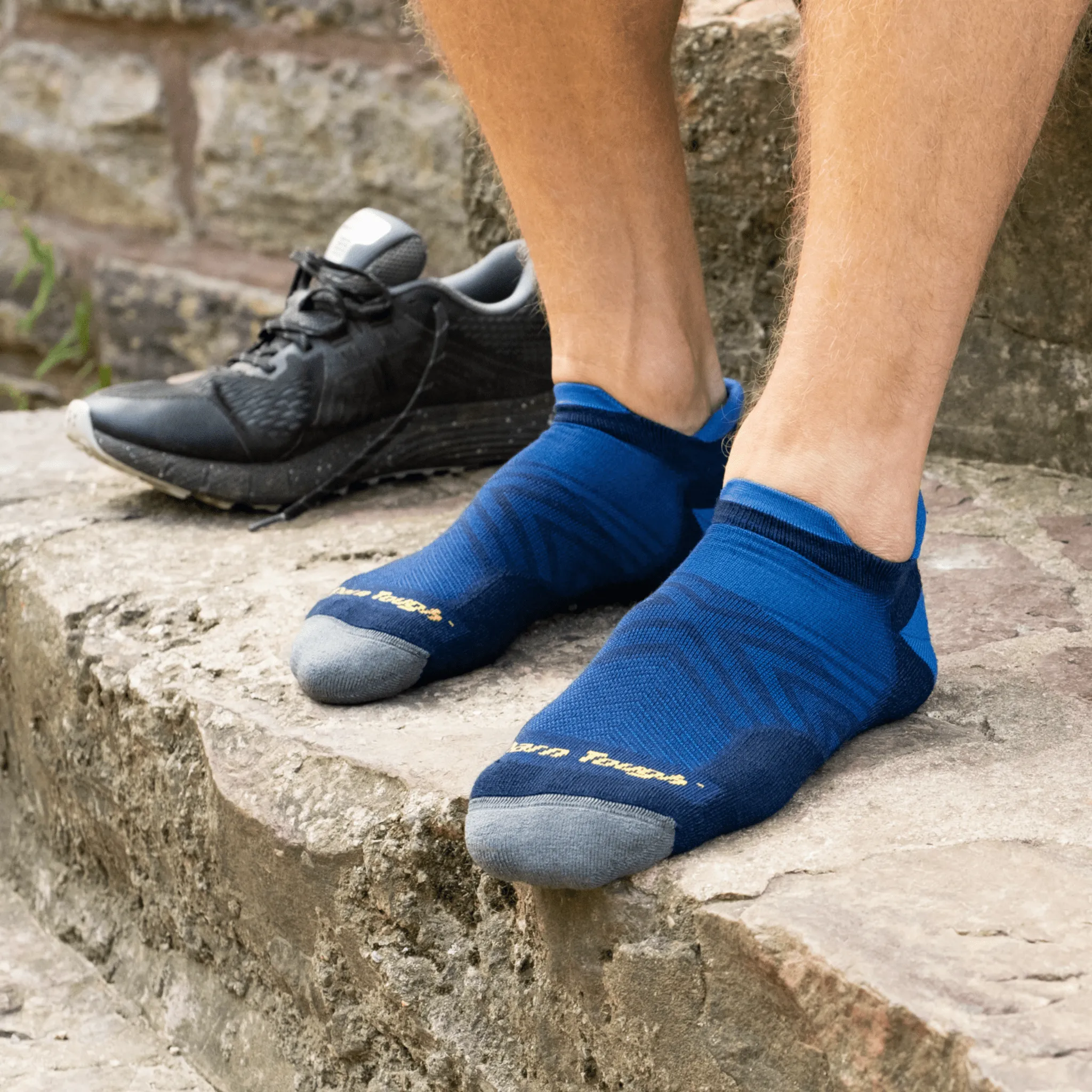 Darn Tough Men's Run No Show Tab Ultra-Lightweight Cushioned Socks - Eclipse