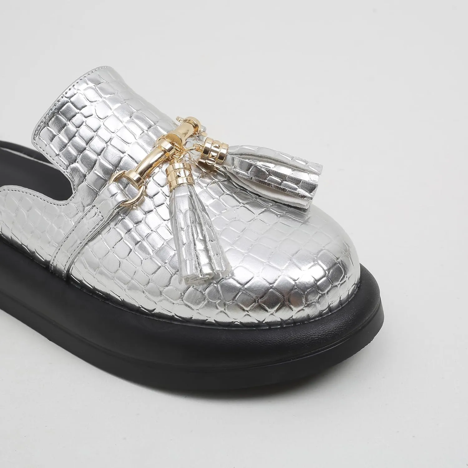 Dumalum Mules for Women Flats Closed Round Toe Slip on Sandals Comfortable Loafers Slides Shoes with Metal Chain Decor