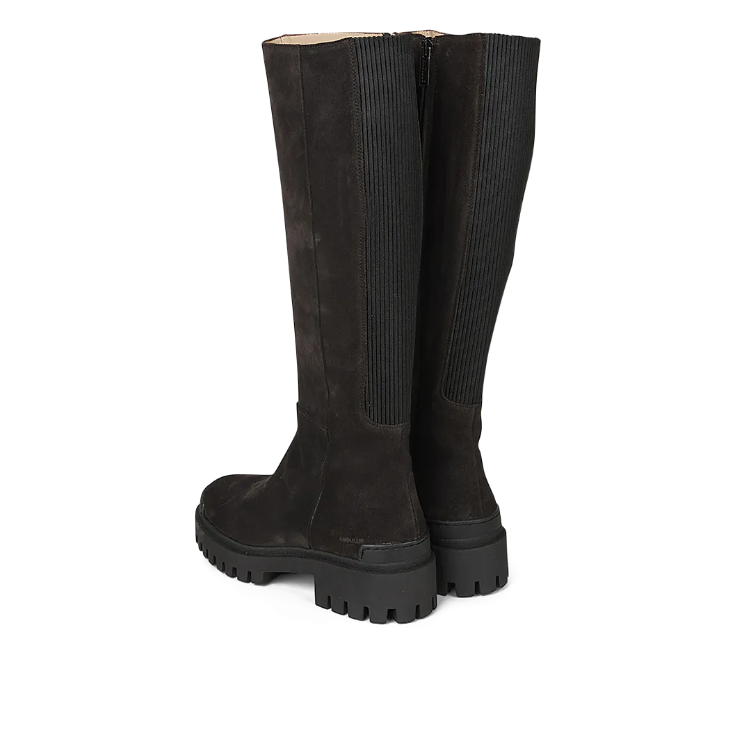 High-leg chelsea boot