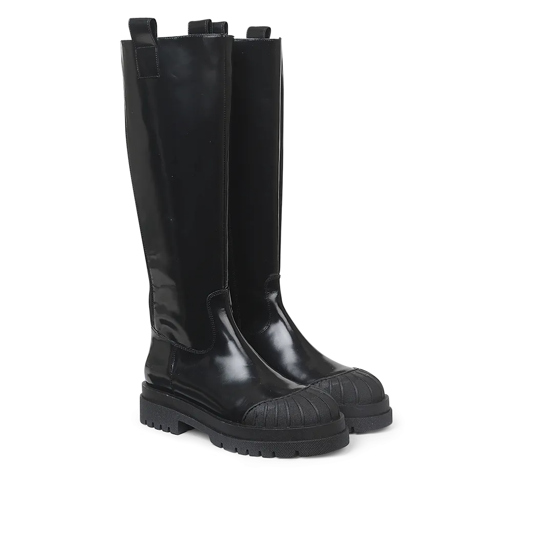 High shaft boot with zipper
