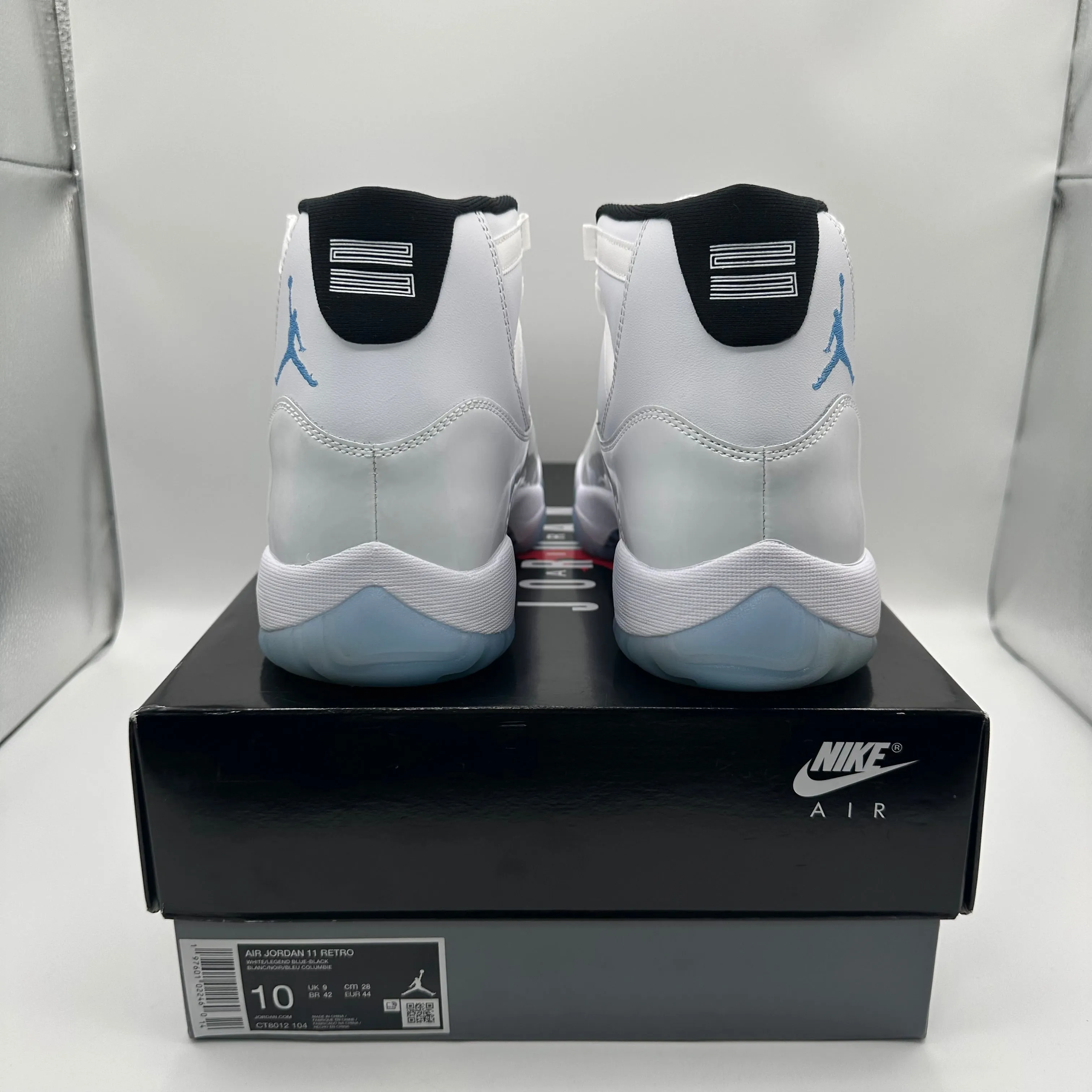 Jordan 11 Retro Legend Blue *pre-owned* (SIZE 10)