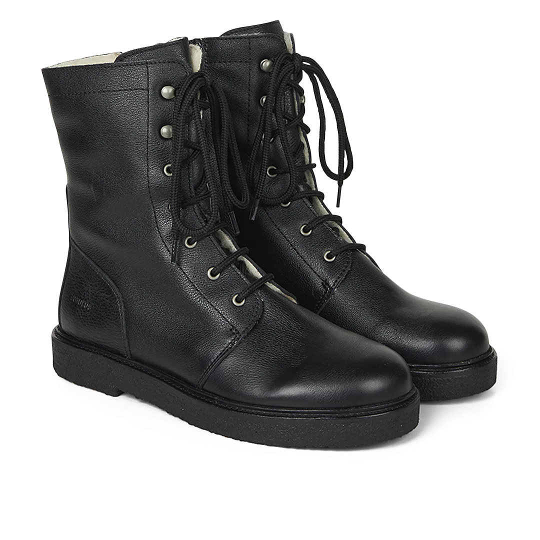 Lace-up boot with wool lining and zipper