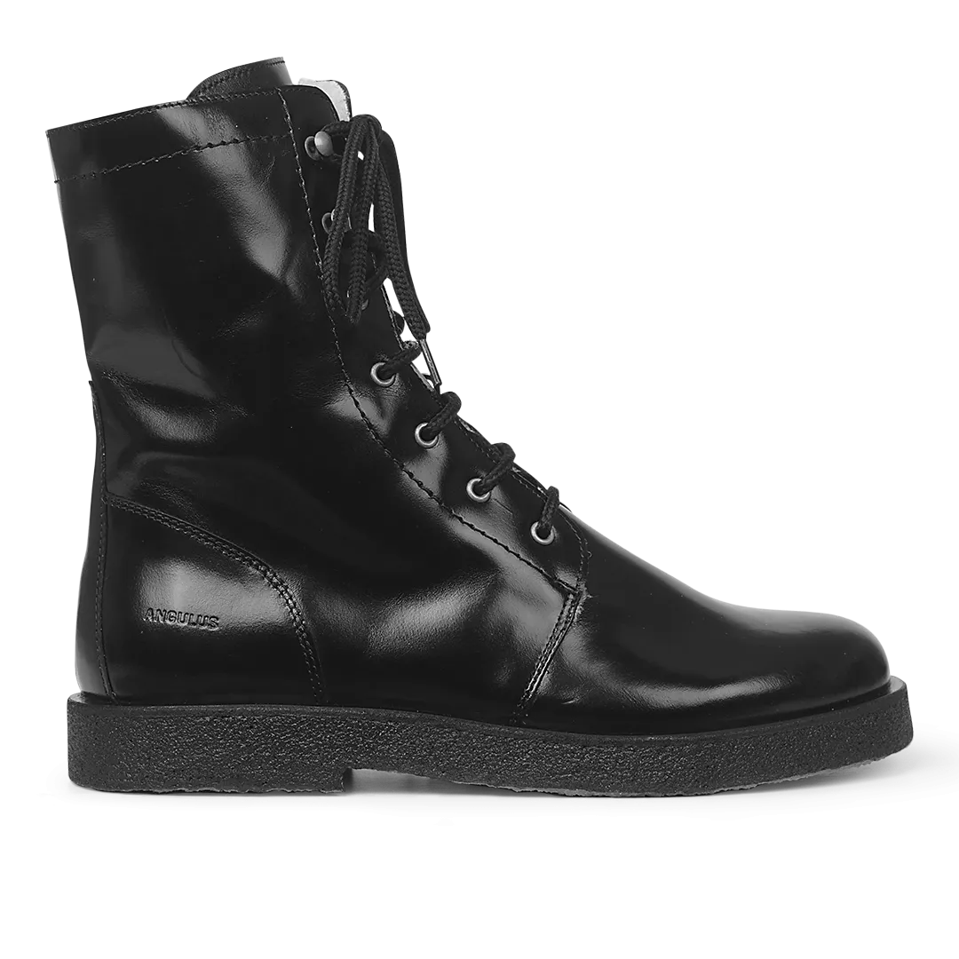 Lace-up boot with wool lining and zipper