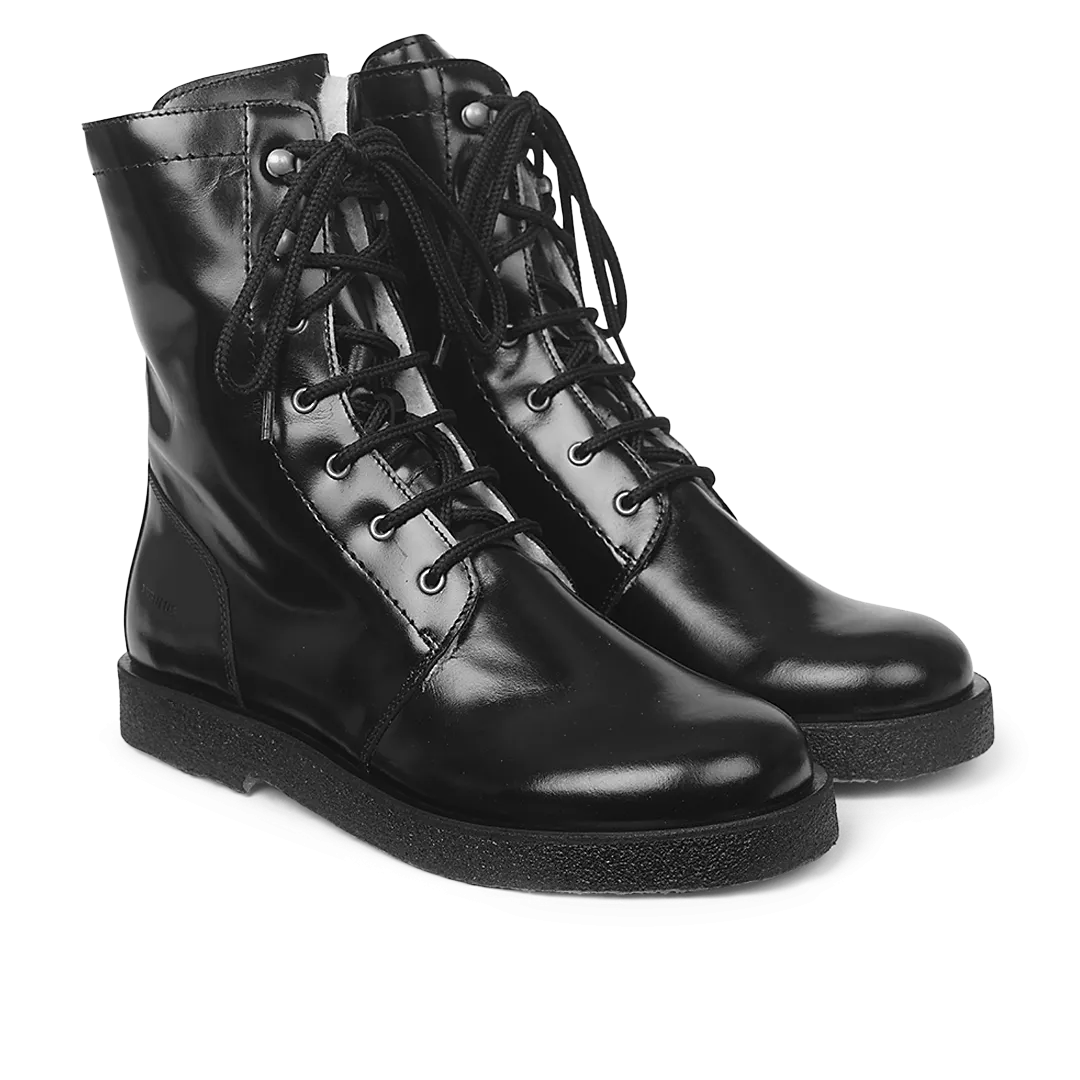 Lace-up boot with wool lining and zipper
