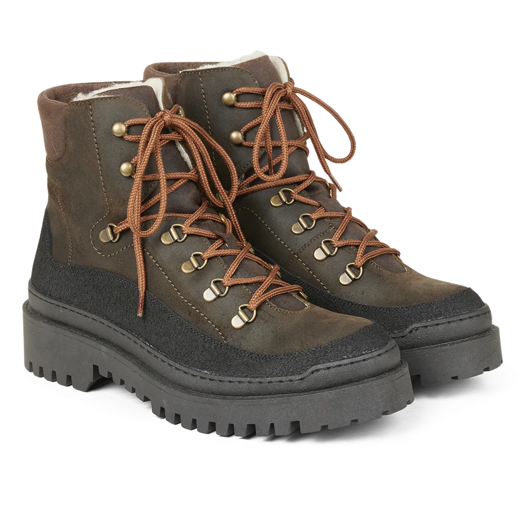 Lace-up Boot with wool lining