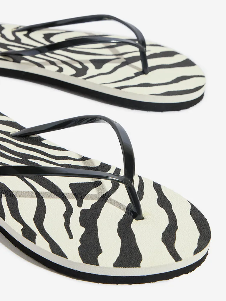 LUNA BLU Black Animal Print Flip-Flop