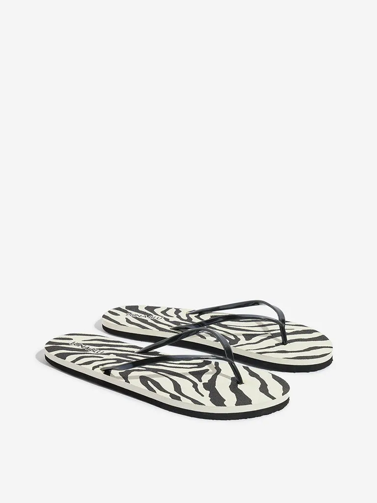 LUNA BLU Black Animal Print Flip-Flop