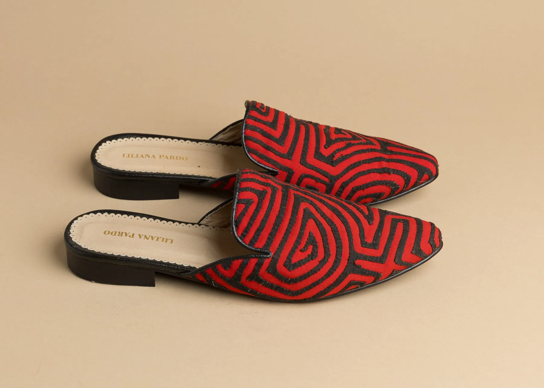 Mola Mules | Black & Red
