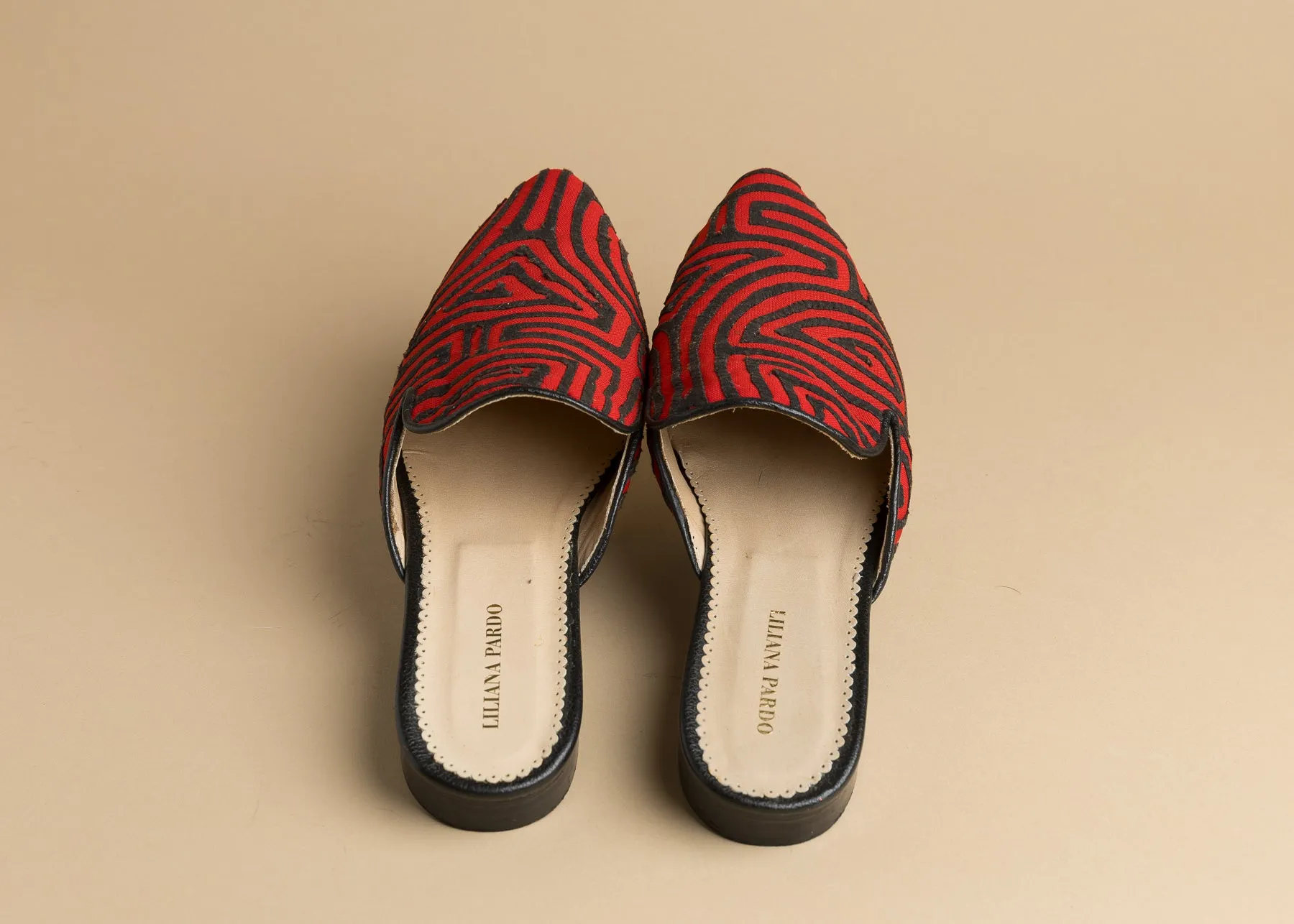 Mola Mules | Black & Red