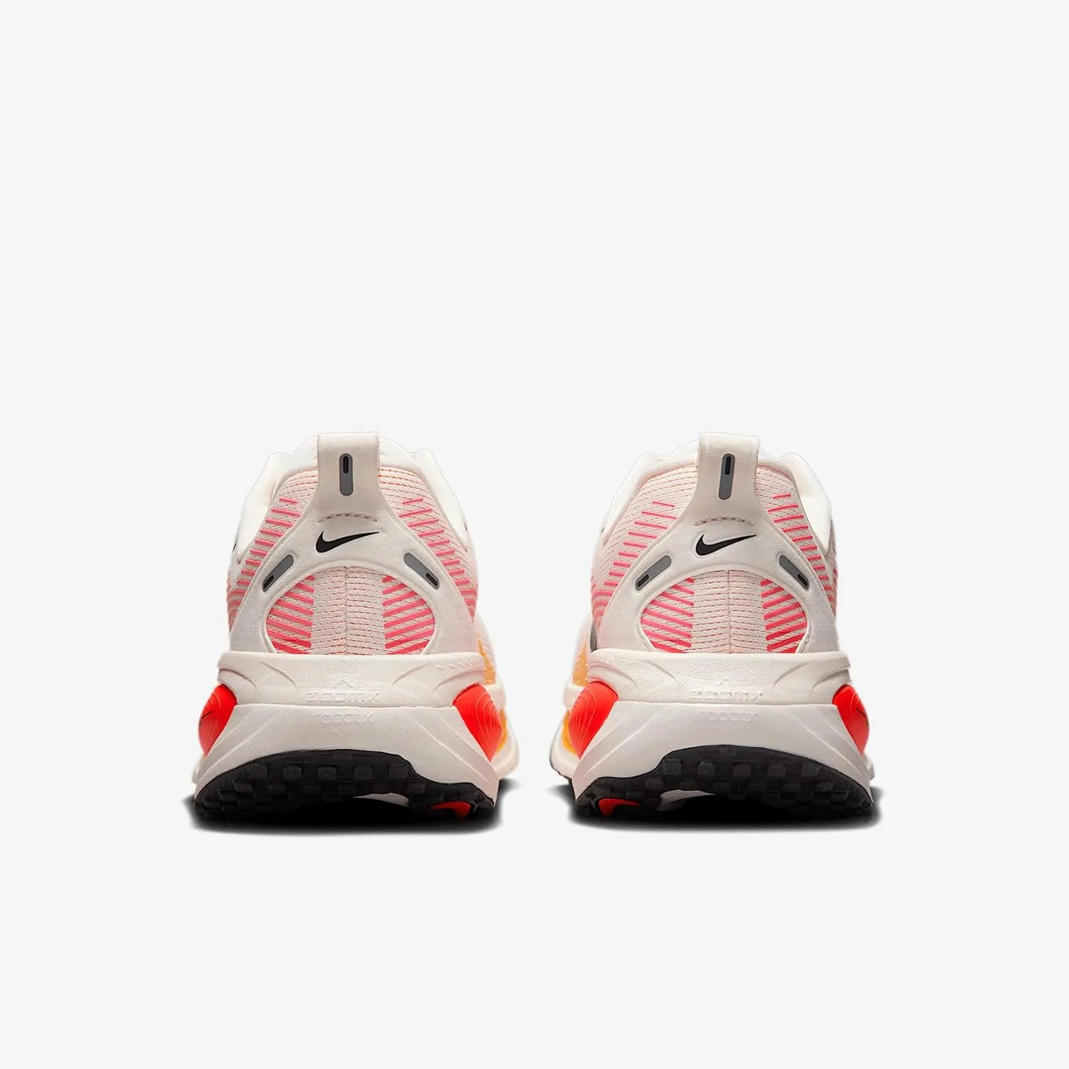 Nike Men's Vomero 18 Sneaker