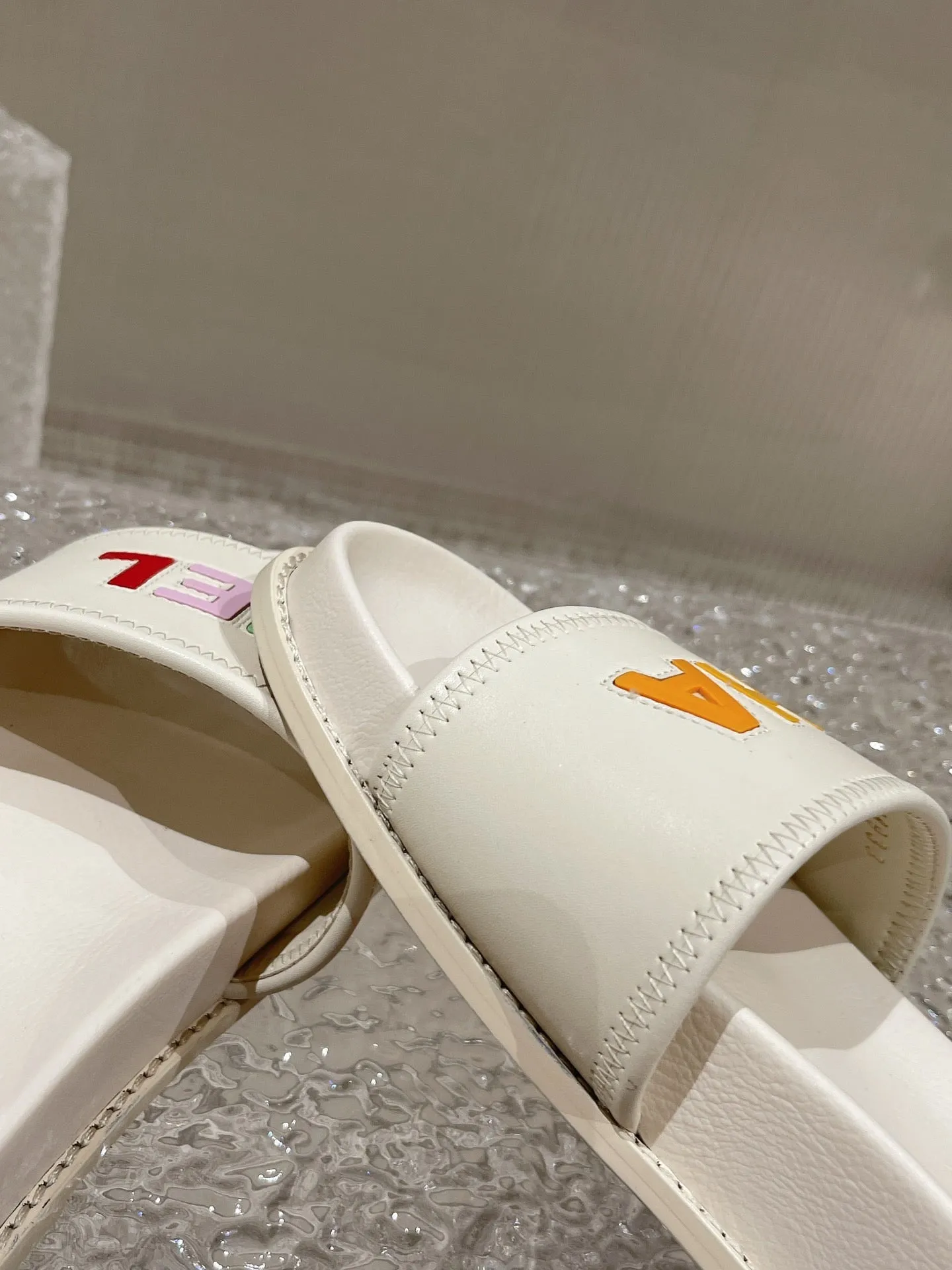 SE1114 CC Slipper / Size4-10