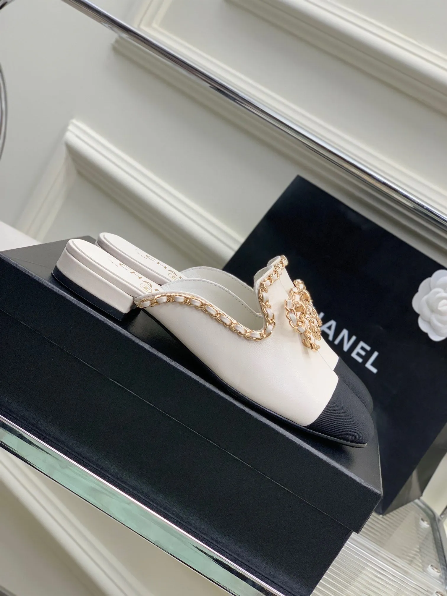 SE1154 CC Slippers / Size4-10