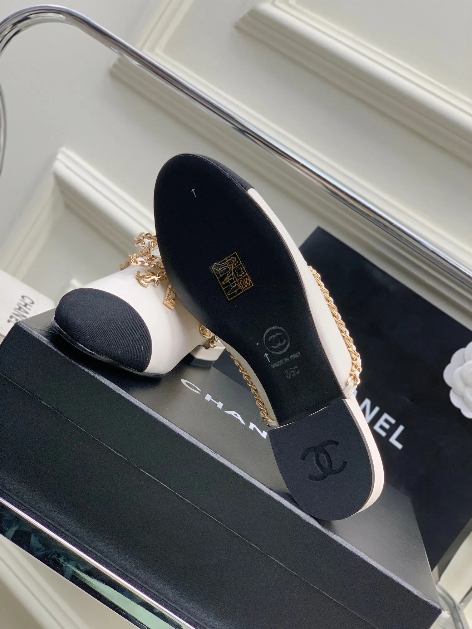 SE1154 CC Slippers / Size4-10