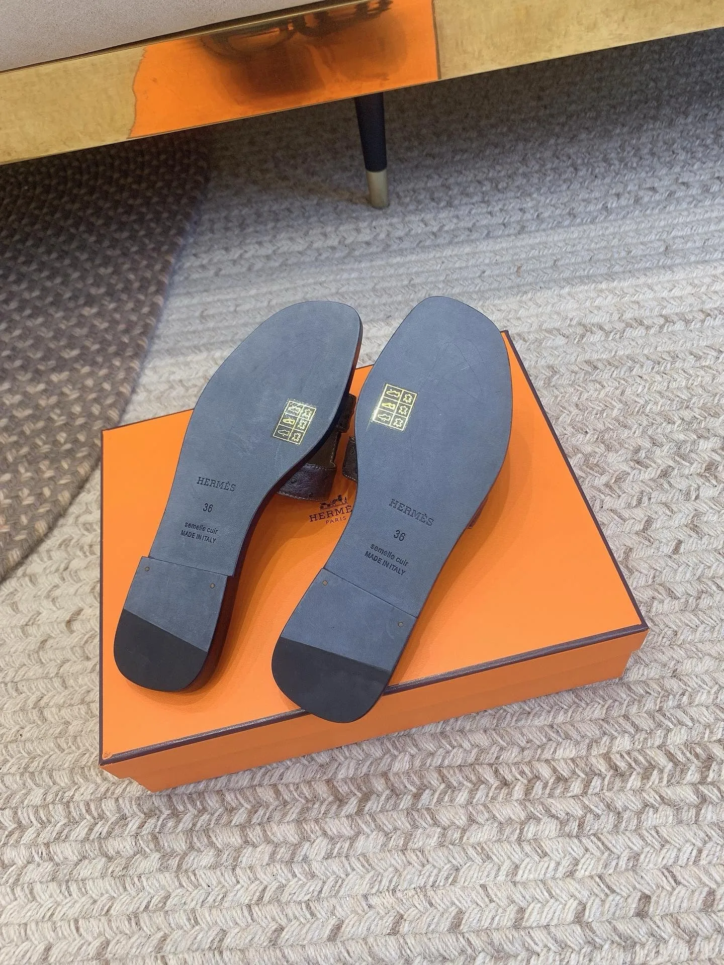 SE1582 Hermes Oran Sandal / Size5-12