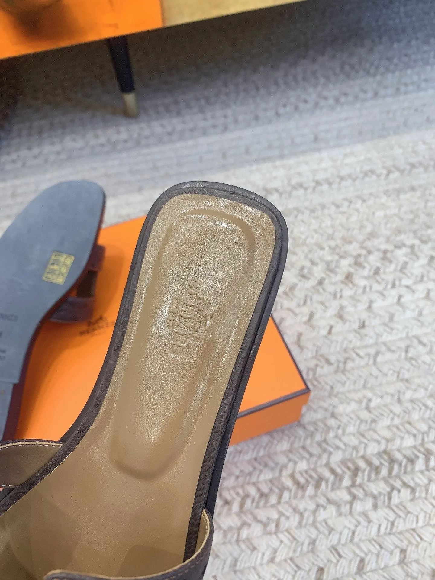 SE1582 Hermes Oran Sandal / Size5-12