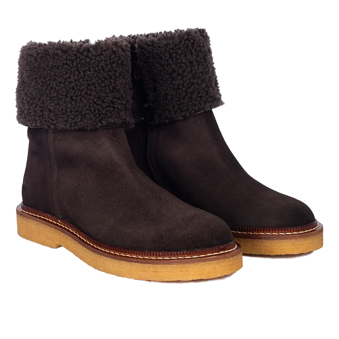 Suede boot with soft lambswool lining