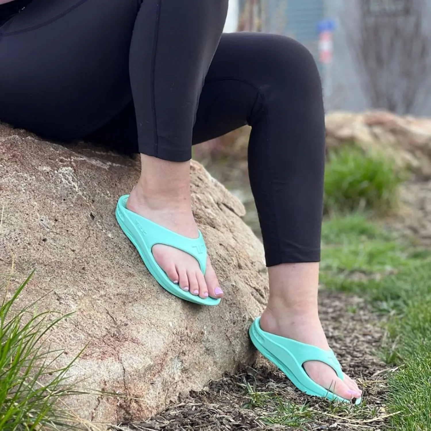 TELIC Unisex Energy Made in USA Pillow-Soft, Supportive, Lightweight, Waterproof Arch Support Flip Flops for Beach & Pool