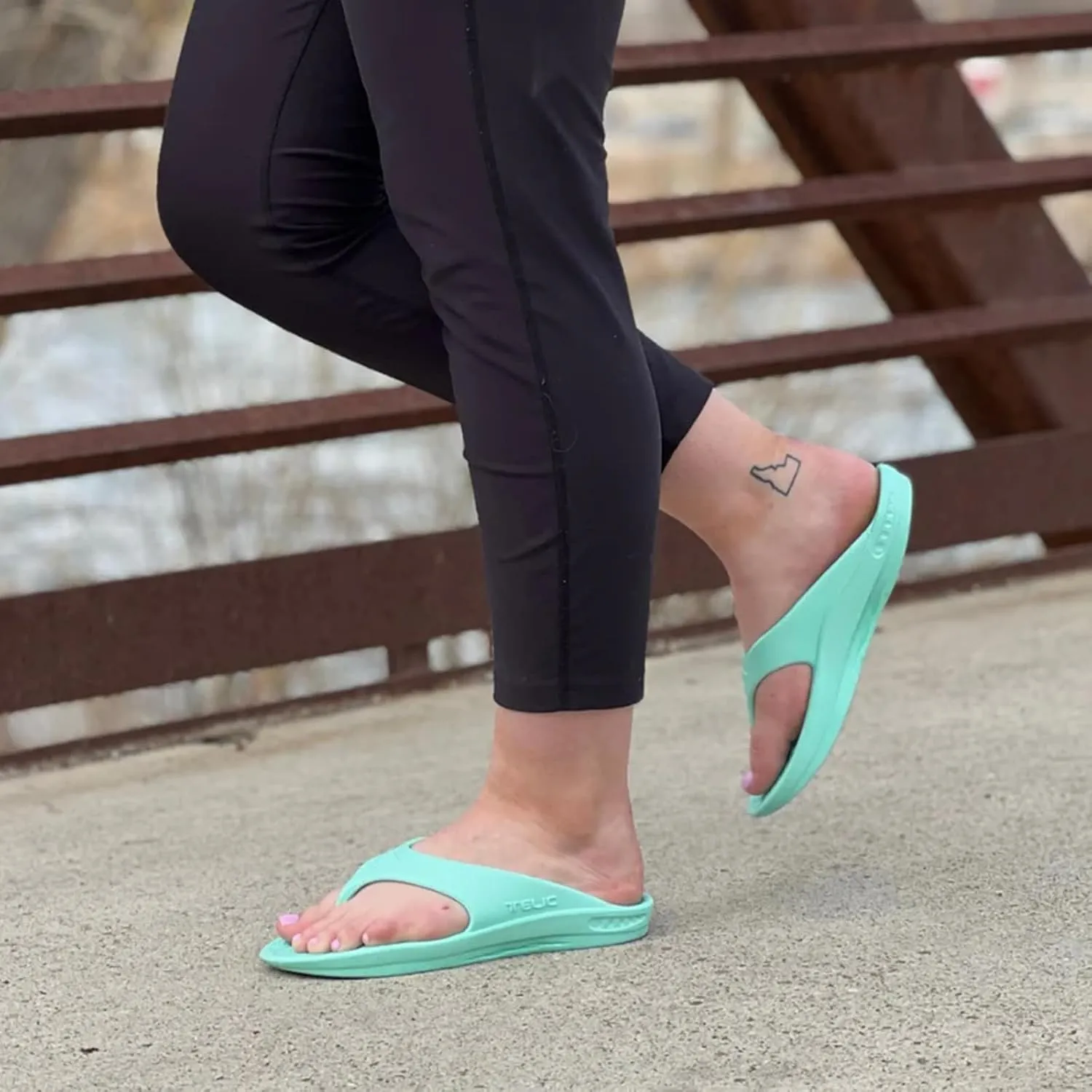 TELIC Women's Energy Flip Flop-Pillow-Soft, Supportive, Lightweight, Waterproof-Perfect for Beach & Pool