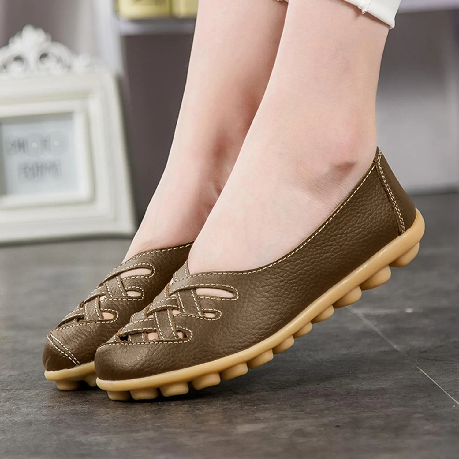 Women's Comfort Walking Casual Flat Loafer Orthopedic Breathable Leather Comfortable Hollow Soft Flats Sandals Vacation Walking Shoes Women Slip-On Indoor Outdoor