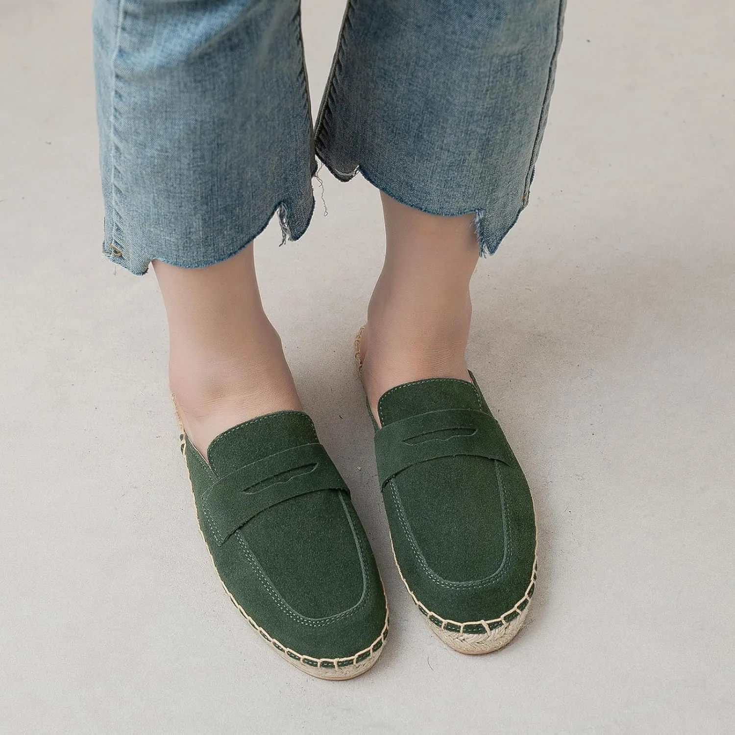 Women's Mule - Soft and Comfortable Women's Flat Mule Slippers, Non Slip Cowhide Flat Shoes, Suitable for Work, Vacation, Beach, Vacation, Shopping